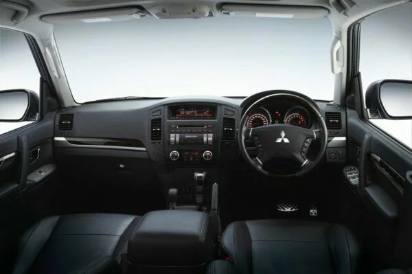 Mitsubishi Pajero-Interior view