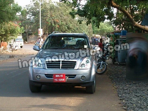 Ssangyong-Rexton-spied-in-Nashik-5 (1)